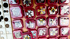 Monety, ordery i winyle. Giełda Kolekcjonerska przyciągnęła nie tylko pasjonatów Monety, ordery i winyle. Giełda Kolekcjonerska przyciągnęła nie tylko pasjonatów